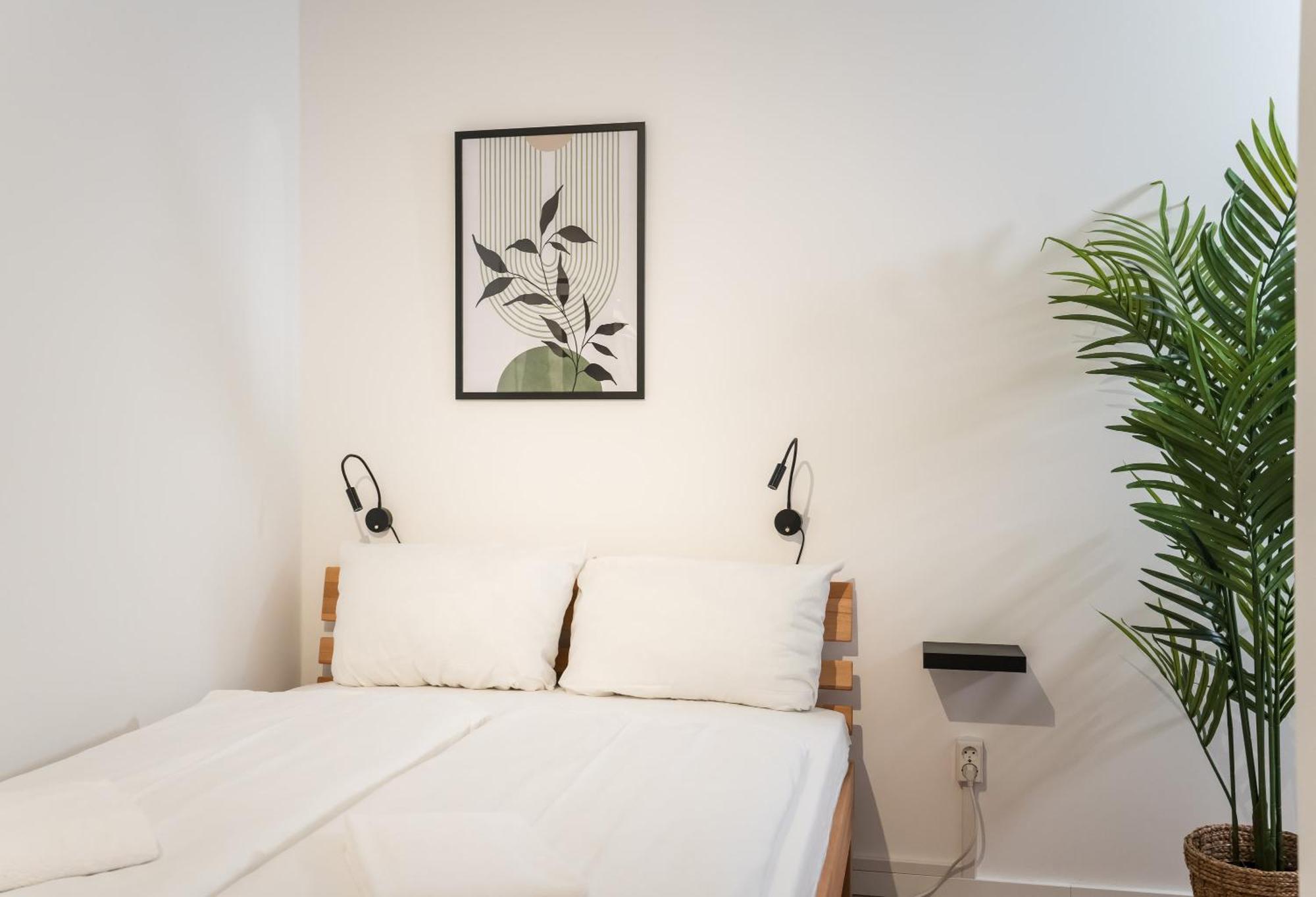 Spacious 1-Bedroom Apartment In Kreuzberg Berlín Exterior foto