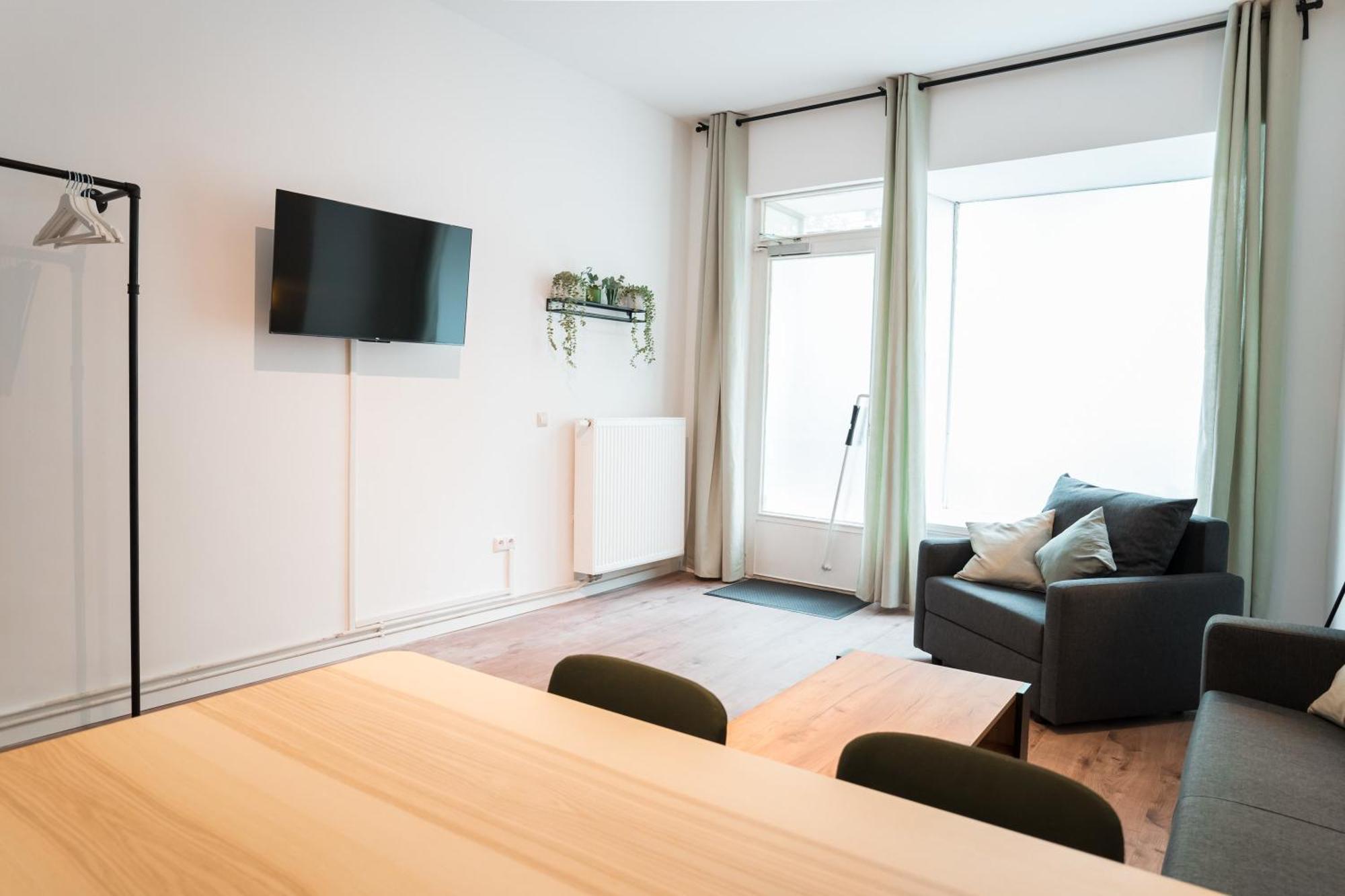 Spacious 1-Bedroom Apartment In Kreuzberg Berlín Exterior foto